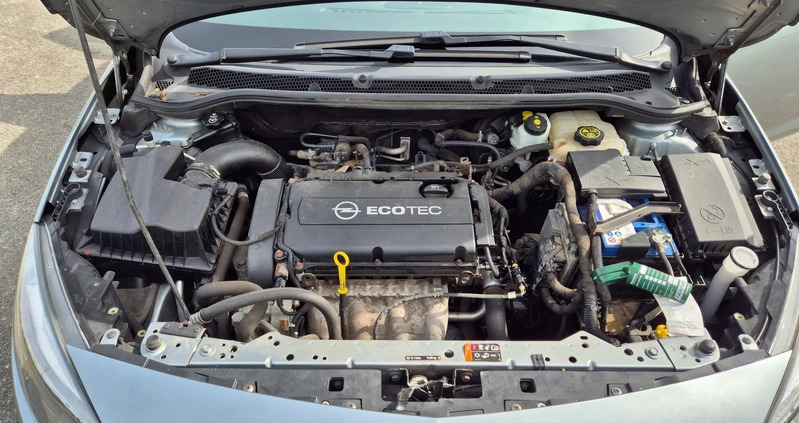 Opel Astra cena 29800 przebieg: 200000, rok produkcji 2014 z Warszawa małe 137